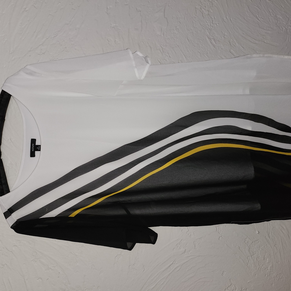 Zara White and Black Short Sleeve Tee with Dynamic Stripes